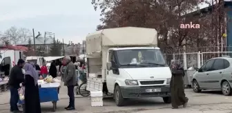 Pazarcı Esnafı da Vatandaş da Artan Fiyatlara Tepkili: 'Para Yok Ki Alayım. Pazarcılar Bize Bakıyorlar, Biz de Pazarcılara Bakıyoruz'