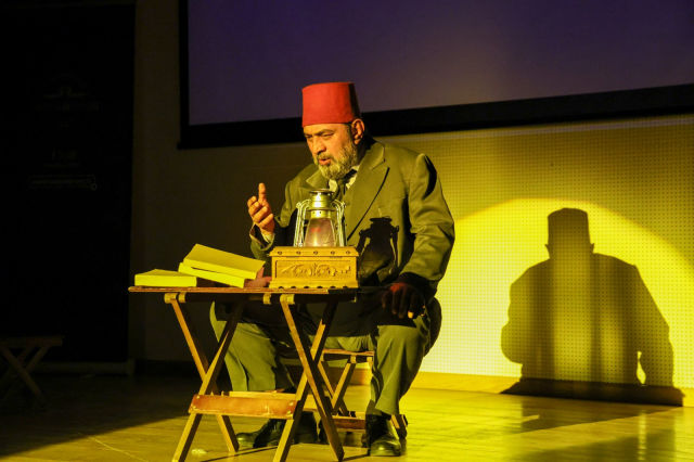 Usta oyuncu Ahmet Yenilmez, 'Korkma' oyununu İZÜ'de sahneledi Usta oyuncu Ahmet Yenilmez, 'Korkma' oyununu İZÜ'de sahneledi