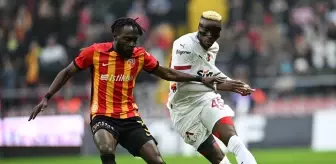 Galatasaray, Kayserispor'u İlk Yarımda 2-1 Geçti