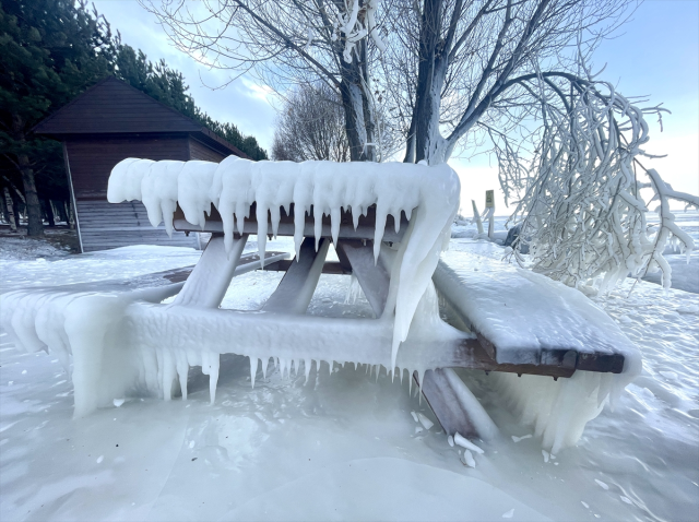 Even the waves in Çıldır Lake froze