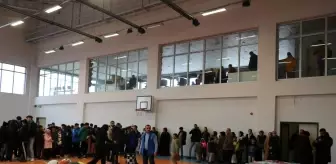 Patnos'ta Gençlere Spor Kıyafeti ve Malzeme Dağıtımı Yapıldı