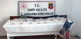 İzmir'de Uyuşturucu Operasyonu: 3 Gözaltı ve Silah Ele Geçirildi