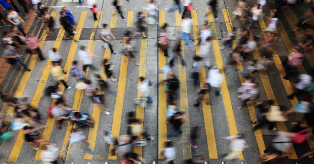 Kalabalık yalnızlık ne demek? Kalabalık yalnızlık ne anlama geliyor?