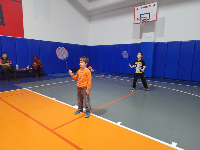 Keçiören'de 3. Geleneksel Aileler Arası Badminton Şampiyonası Gerçekleşti Keçiören'de 3. Geleneksel Aileler Arası Badminton Şampiyonası Gerçekleşti