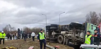 Afyonkarahisar'da Kamyon-Tır Çarpışması: 1 Ölü, 1 Yaralı