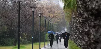 Antalya'da Sağanak Yağış Hayatı Olumsuz Etkiledi