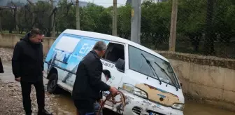 Bodrum'da Sağanak Yağış Cadde ve Sokakları Göle Döndürdü