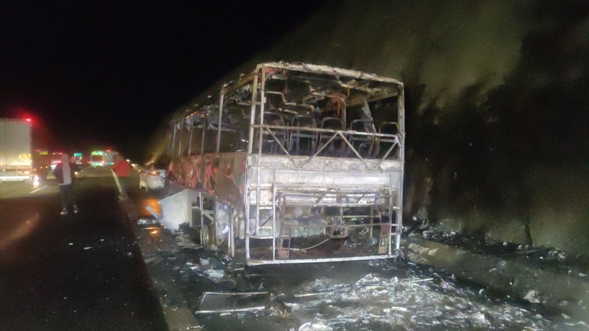 Bursa'da Turist Midibüsü Yangını: 35 Kişi Tahliye Edildi