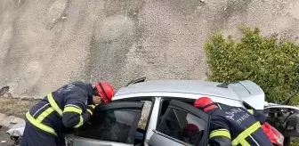 Niğde-Adana Otoyolunda Kaza: Sürücü Yaralandı