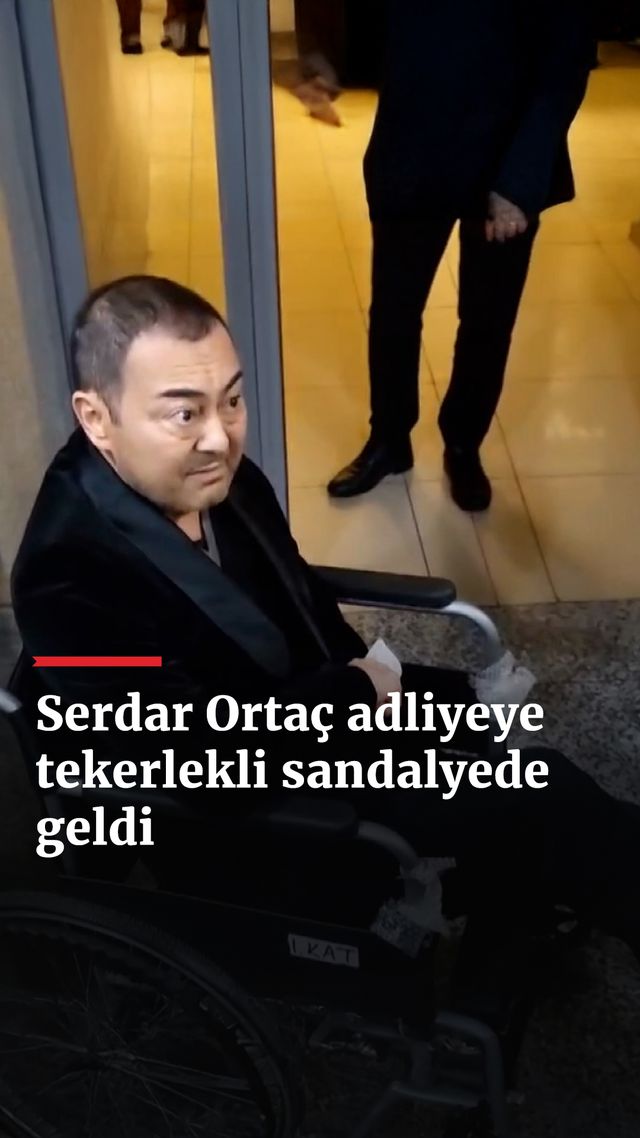 https://foto.haberler.com/haber/2024/12/24/serdar-ortac-adliyeye-tekerlekli-sandalyede-geldi_1513_o.jpg