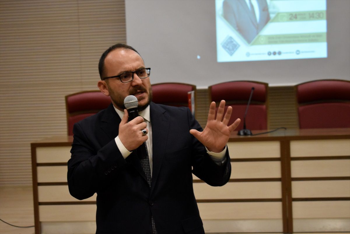 Bitlis'te "Malazgirt'i yeniden keşfetmek" konferansı düzenlendi