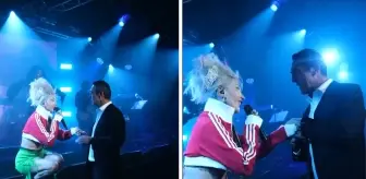 Ali Koç sahneye çıktı, Hande Yener'le şarkı söyledi