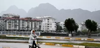 Antalya'da Sağanak ve Kar Yağışı Ulaşımda Aksamalar Yarattı