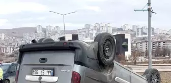 Elazığ'da Trafik Kazası: Hafif Ticari Araç Takla Attı, 1 Yaralı