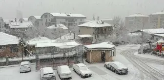 Isparta ve Burdur'da Yoğun Kar Yağışı Hayatı Olumsuz Etkiledi