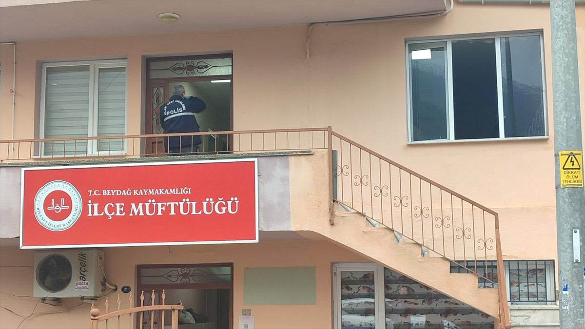 İzmir'de Müftülüğe Silahlı Saldırı: Memur Hayatını Kaybetti