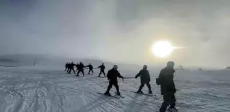 Mehmetçik Erzurum'da Kış Tatbikatı için Kayak Eğitimi Alıyor