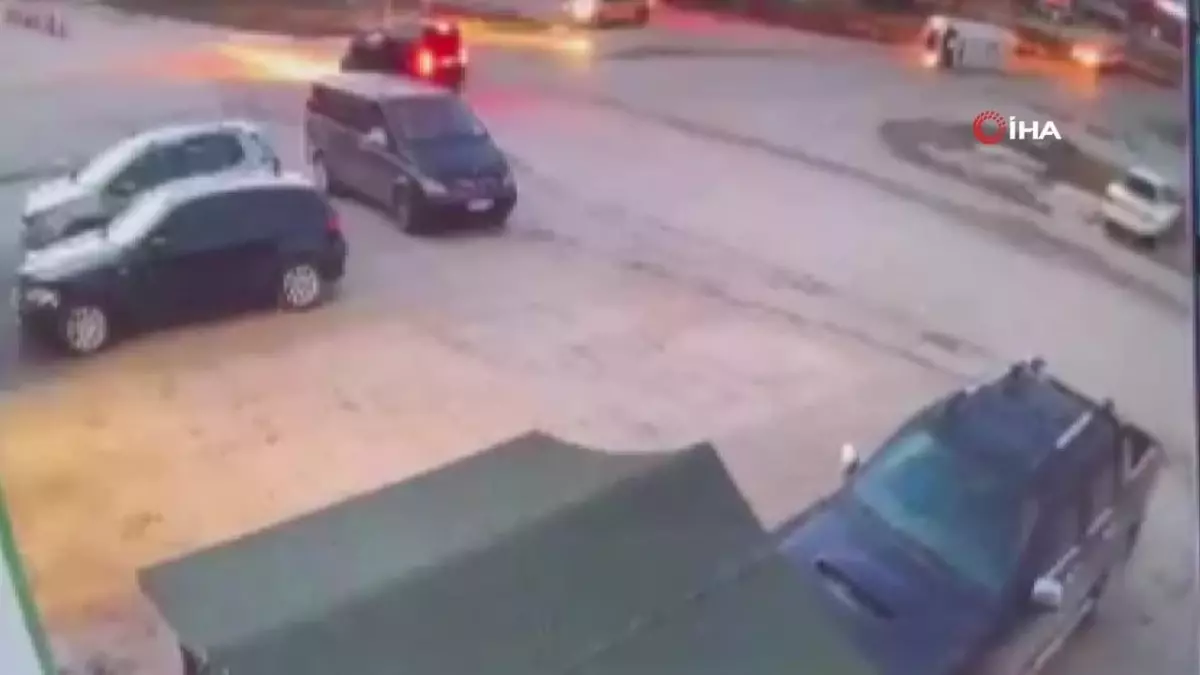 Otomobille çarpışan dolmuş devrildi: 5 yaralı