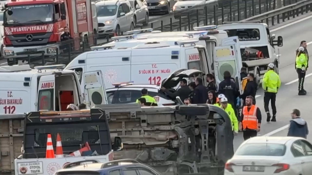 The school service overturned on the TEM highway in Sarıyer Seyrantepe. A large number of firefighters, police, and medical teams were dispatched to the scene.