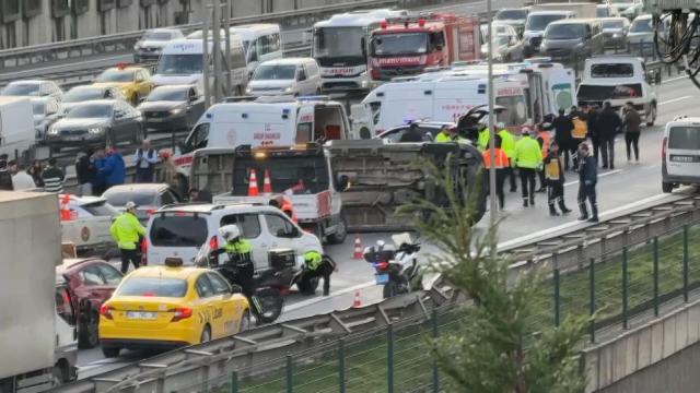 The school service overturned on the TEM highway in Sarıyer Seyrantepe. A large number of firefighters, police, and medical teams were dispatched to the scene.