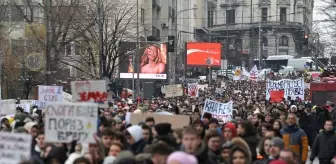 Hukuk Öğrencileri, Novi Sad'daki Fatal Kazanın Aydınlatılması İçin Protesto Düzenledi