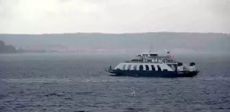 Çanakkale'de Şiddetli Fırtına Feribot Seferlerini İptal Etti