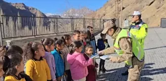 Hakkari'de Jandarma Ekiplerinden Öğrencilere Trafik Eğitimi