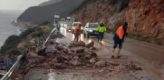 Kaş'ta Sağanak Nedeniyle Heyelan: Kara Yolu Kapandı