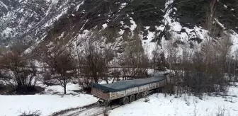 Tunceli'de Şeker Yüklü Tır Şarampole Yuvarlandı