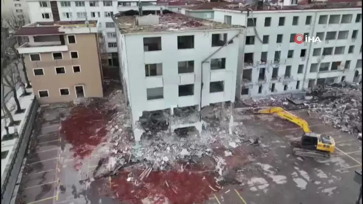 Yalova'da Valilik Binası Yıkımı Devam Ediyor, Enkazda Deprem Tatbikatı Yapılacak