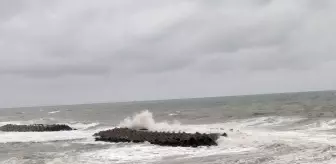 Akçakoca'da Kuvvetli Rüzgar ve Yükselen Dalga Boyu