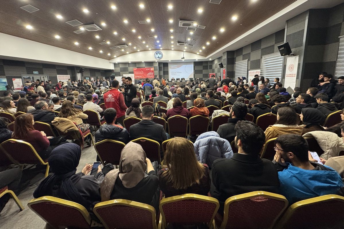 Elazığ'da "Gençlik Politika Belgesi Vizyon Çalıştayı" düzenlendi