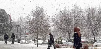 Elazığ'da Yoğun Kar Yağışı 106 Köy Yolunu Kapattı