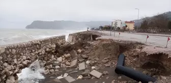 Cide'de Fırtına Sebebiyle Sahil Yolunda Hasar Oluştu