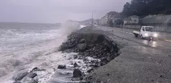 Kastamonu İnebolu'da Fırtına Sahil Yolunu Vurdu