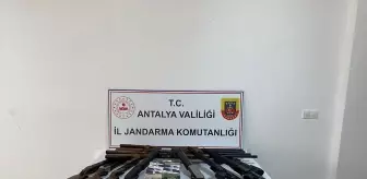 Antalya'da Ruhsatsız Silahlara Yönelik Operasyon: 5 Tabanca ve 12 Av Tüfeği Ele Geçirildi