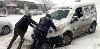 Elazığ'da Kar Yağışı Sonrası Jandarma Sürücülere Yardım Etti