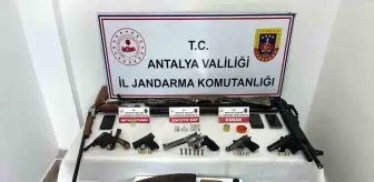 Antalya'nın Kepez İlçesinde Ruhsatsız Silah ve Uyuşturucu Operasyonu