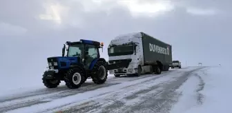 Ardahan-Şavşat Kara Yolunda Kar ve Buzlanma Nedeniyle 6 Araç Yolda Kaldı