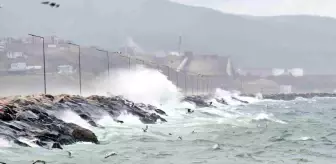 Bandırma'da Fırtına ve Sağanak Yağış Deniz Ulaşımını Olumsuz Etkiledi