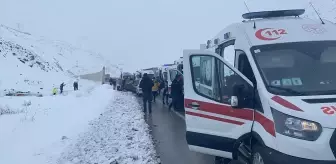 Erzincan'da Yolcu Otobüsü Şarampole Devrildi