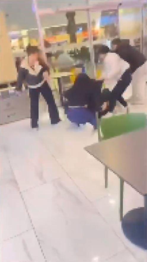 Fight Among Girls at the Shopping Center in Isparta