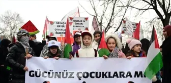 İstanbul'da çocukların katılımıyla 'Küçük Adımlardan Büyük Vicdan Yürüyüşü' etkinliği yapıldı