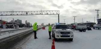 Kars-Digor Kara Yolu Kar Yağışı Nedeniyle Kapandı