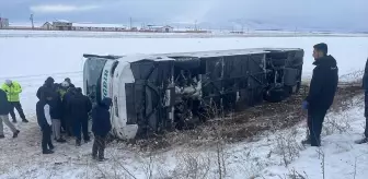 Kars'ta Yolcu Otobüsü Devrildi: 15 Yaralı