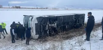 Kars'ta Yolcu Otobüsü Devrildi