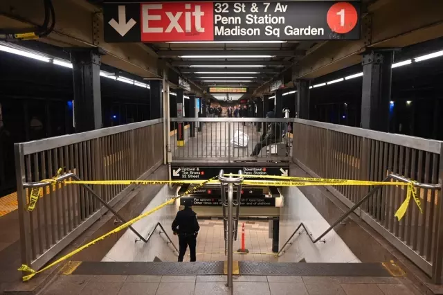 New York metrosunda bir haftada ikinci vahşet! Bir kişi daha diri diri yakıldı New York metrosunda bir haftada ikinci vahşet! Bir kişi daha diri diri yakıldı