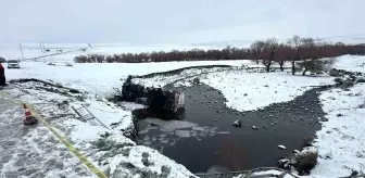 Ağrı'da Akaryakıt Yüklü Tanker Devrildi: Sürücü Yaralı