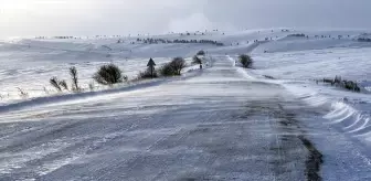 Sarıkamış'ta Kar Yağışı Sonrası Çocuklar Kızak Keyfi Yaşıyor