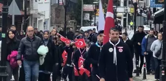 Sarıkamış şehitlerini 3.5 kilometrelik yol yürüyerek andılar